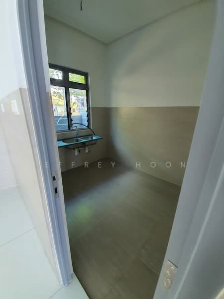 Terraced House for Sale in Bandar Putra Permai (Seri Kembangan) - Jeffrey Hoon - Kitchen - PropertyGuru.com.my