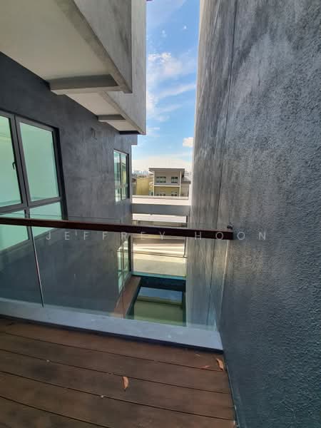 Terraced House for Sale in Bandar Putra Permai (Seri Kembangan) - Jeffrey Hoon - Balcony - PropertyGuru.com.my