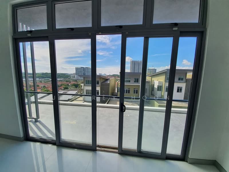 Terraced House for Sale in Bandar Putra Permai (Seri Kembangan) - Jeffrey Hoon - Balcony - PropertyGuru.com.my