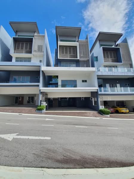 Terraced House for Sale in Bandar Putra Permai (Seri Kembangan) - Jeffrey Hoon - Exterior - PropertyGuru.com.my