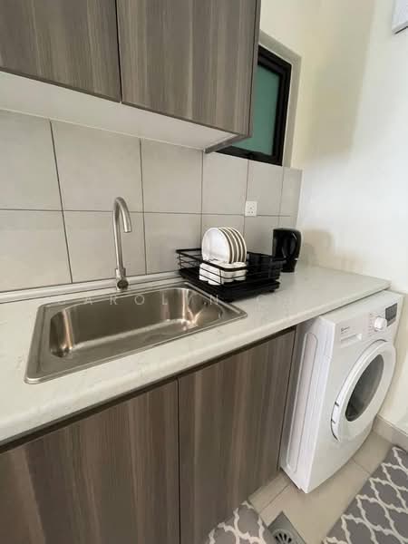 Servis Apartment untuk Disewa di Edusphere - Carolyn Chee - Kitchen (with Microwave) - PropertyGuru.com.my