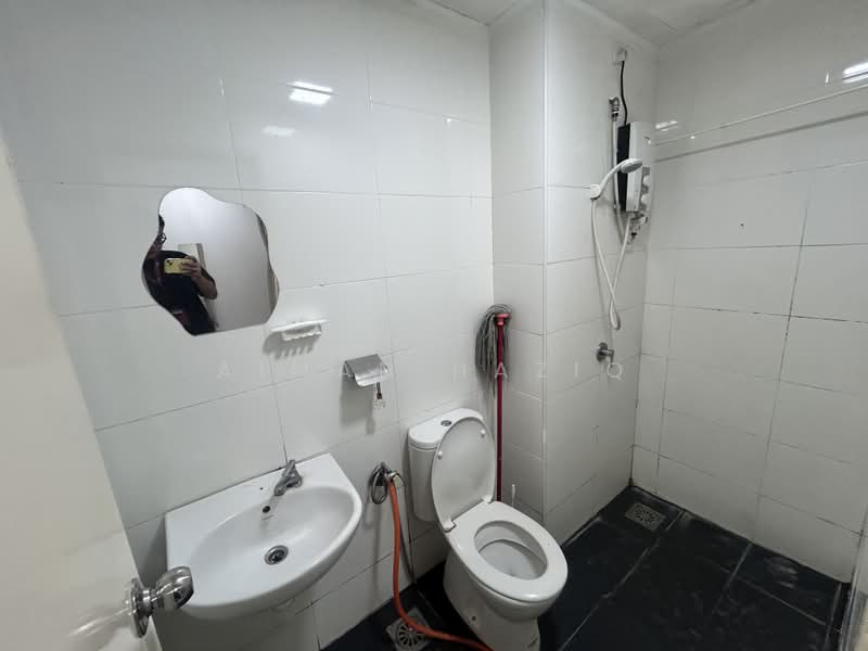 Service Residence for Rent at Vista Alam Serviced Apartment - Aiman Haziq - Bathroom - PropertyGuru.com.my