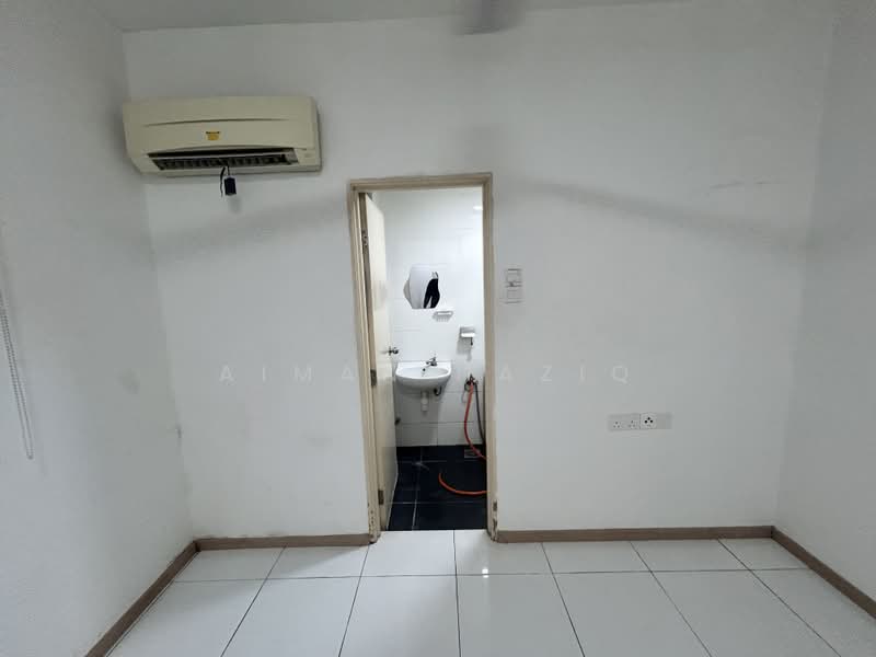 Service Residence for Rent at Vista Alam Serviced Apartment - Aiman Haziq - Bathroom - PropertyGuru.com.my
