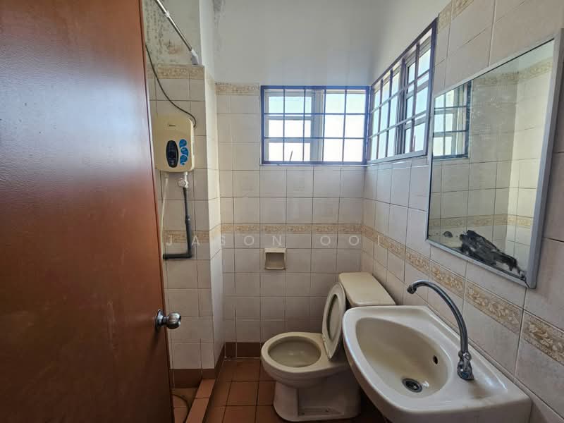 Rumah Teres 2-Tingkat untuk Disewa di Putra Heights (Subang Jaya) - Jason Ooi - Bathroom - PropertyGuru.com.my