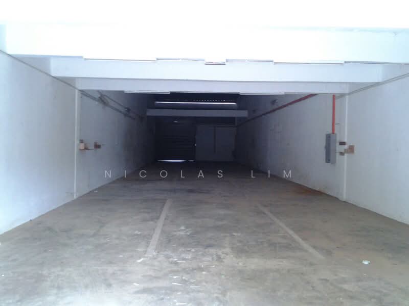 Kilang untuk Disewa di Taman Perindustrian Bukit Serdang (Seri Kembangan) - Nicolas Lim - Car Park - PropertyGuru.com.my