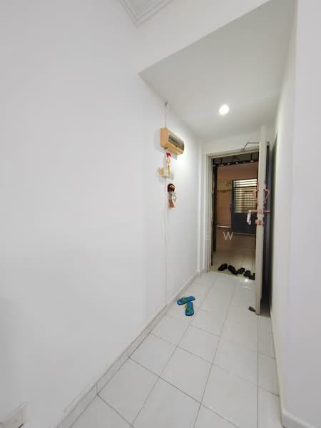 Kondominium untuk Disewa di Garden Park - Eric Liew - Corridor - PropertyGuru.com.my