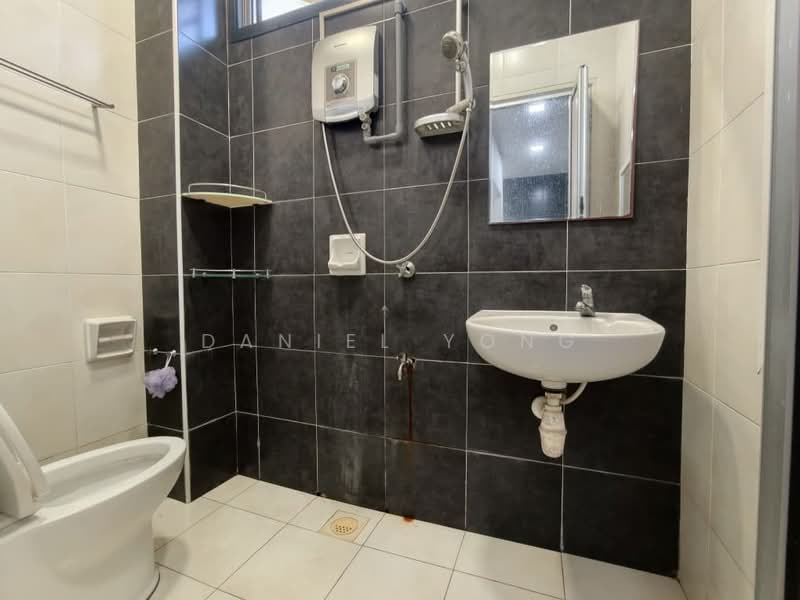 2-storey Terraced House for Sale in Setia Tropika (Johor Bahru) - Daniel Yong - Bathroom - PropertyGuru.com.my