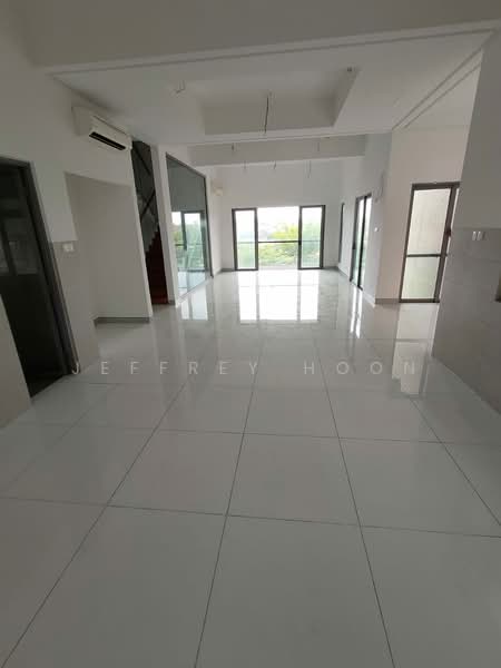 Rumah Teres 3 Tingkat untuk Dijual di Taman Equine (Seri Kembangan) - Jeffrey Hoon - Living Room - PropertyGuru.com.my