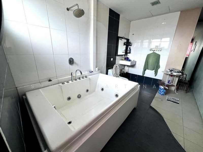 Rumah Teres 2 Tingkat untuk Dijual di Shah Alam (Selangor) - Syukor Hartanah - Bathroom - PropertyGuru.com.my