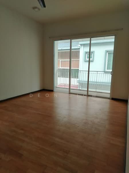 2.5-storey Terraced House for Sale in Bukit Raja (Selangor) - Deon Siow - bedroom 2 - PropertyGuru.com.my