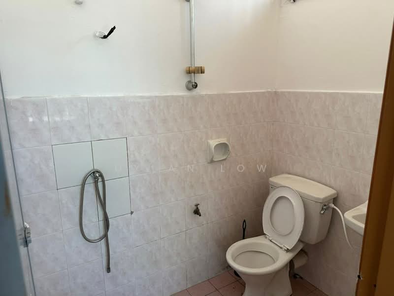 Rumah Teres 2 Tingkat untuk Disewa di Taman Seri Juru (Bukit Minyak) - Dylan Low - Bathroom - PropertyGuru.com.my