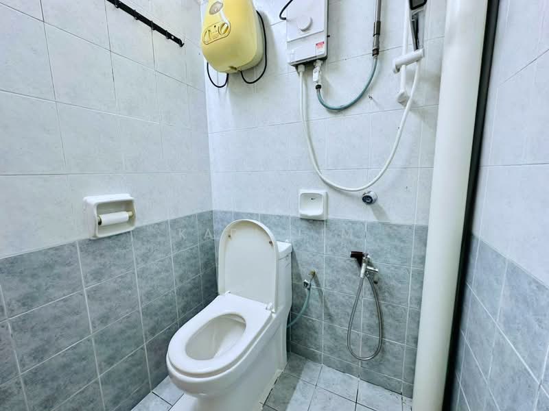 Rumah Teres 1 Tingkat untuk Dijual di Taman Rinting (Masai) - Karl Lim - Bathroom - PropertyGuru.com.my