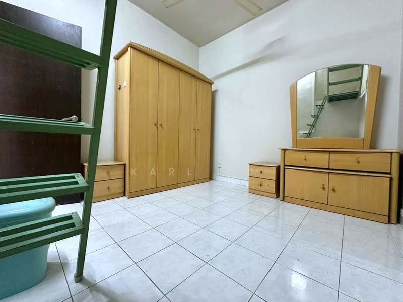 Rumah Teres 1 Tingkat untuk Dijual di Taman Rinting (Masai) - Karl Lim - Bedroom - PropertyGuru.com.my
