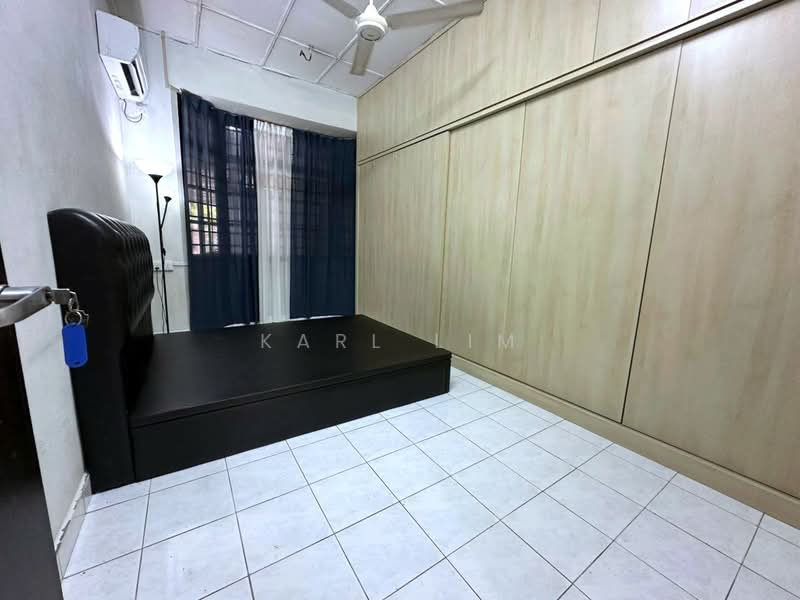 Rumah Teres 1 Tingkat untuk Dijual di Taman Rinting (Masai) - Karl Lim - Bedroom - PropertyGuru.com.my