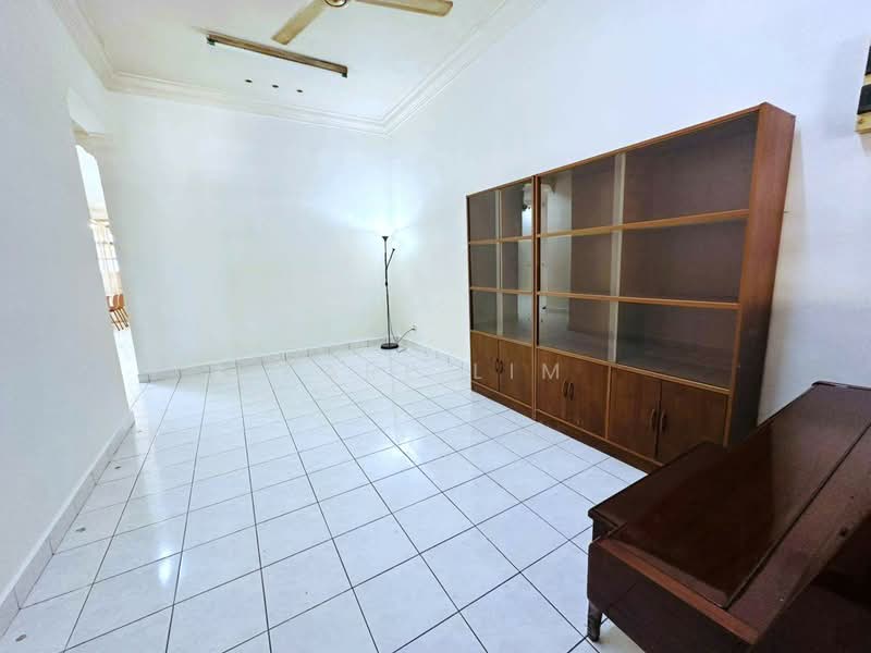 Rumah Teres 1 Tingkat untuk Dijual di Taman Rinting (Masai) - Karl Lim - Living Room - PropertyGuru.com.my