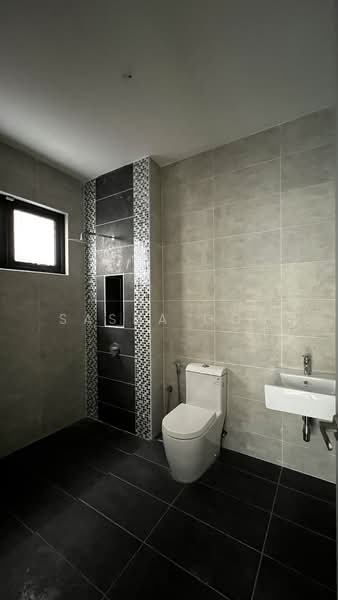 Bungalow for Sale in Serdang (Seri Kembangan) - Sasha Goh - Bathroom - PropertyGuru.com.my