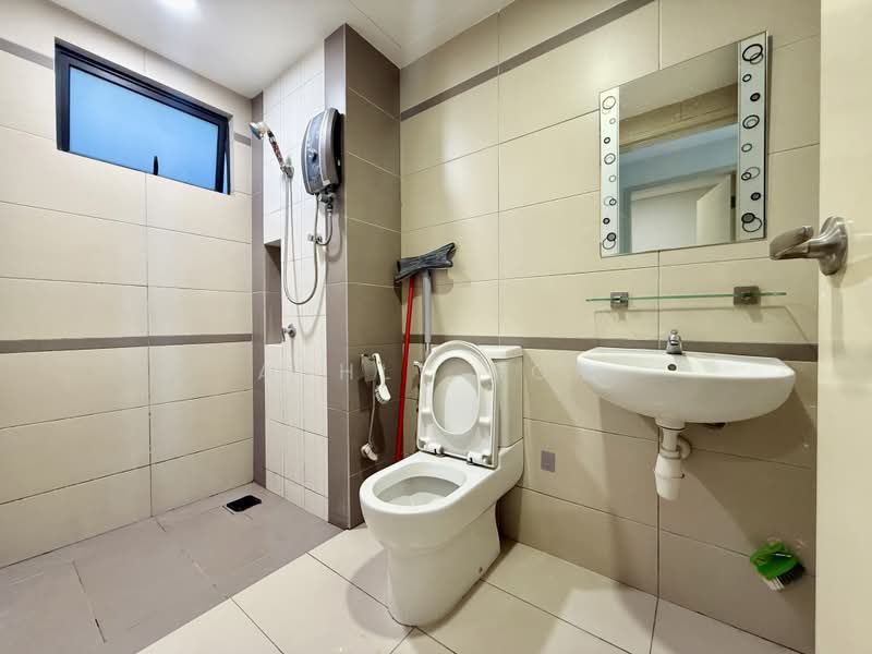 Kondominium untuk Dijual di The Z Residence - Ashly Hor - Bathroom - PropertyGuru.com.my