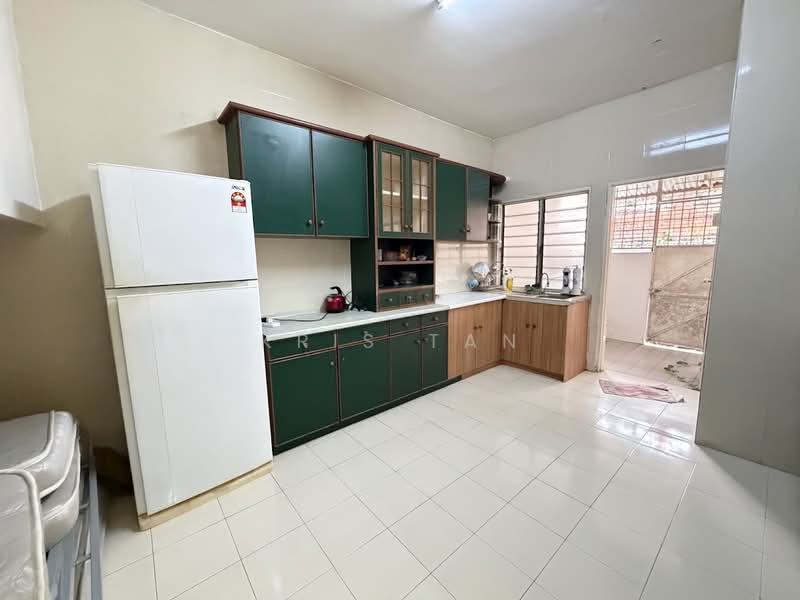 Rumah Teres untuk Dijual di Bandar Sungai Long (Selangor) - Kris Tan - Kitchen - PropertyGuru.com.my