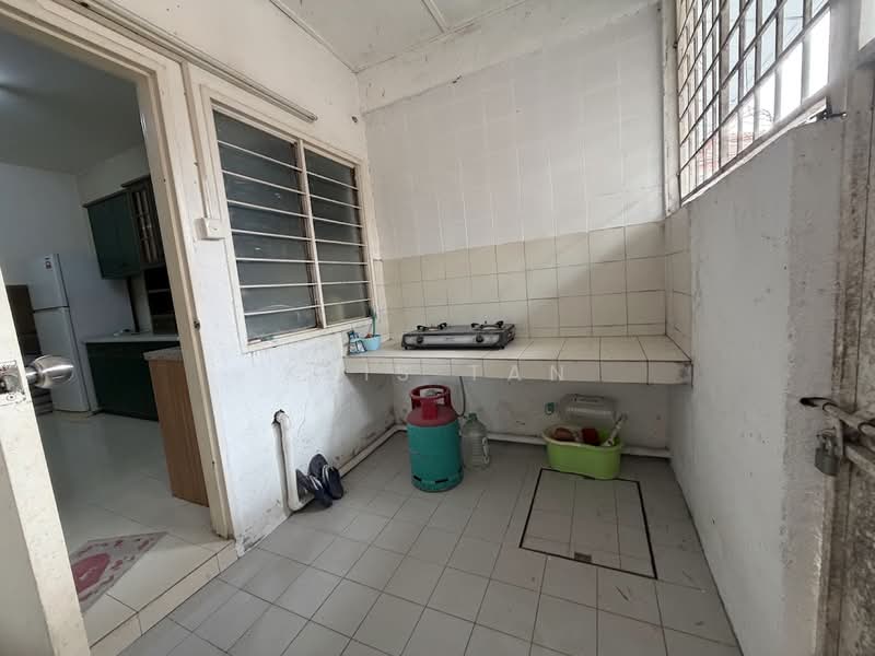Rumah Teres untuk Dijual di Bandar Sungai Long (Selangor) - Kris Tan - Kitchen - PropertyGuru.com.my