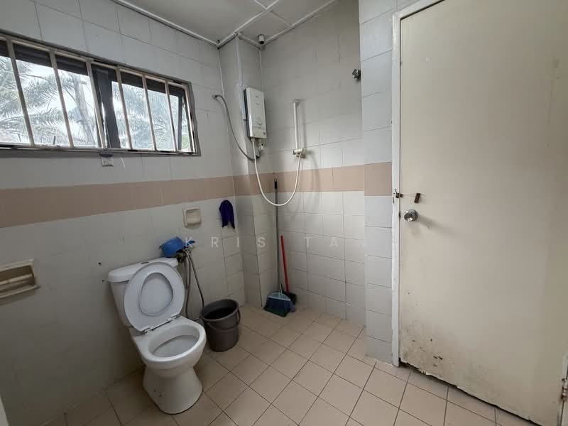 Rumah Teres untuk Dijual di Bandar Sungai Long (Selangor) - Kris Tan - Bathroom - PropertyGuru.com.my