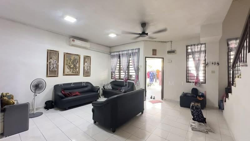 2-storey Terraced House for Sale in Bandar Saujana Putra (Tanjong Duabelas) - Nazrin Hakimin - Living Room - PropertyGuru.com.my