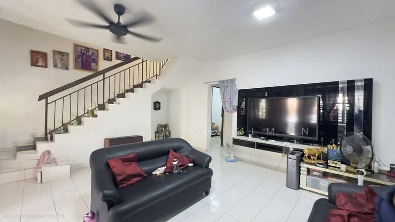 2-storey Terraced House for Sale in Bandar Saujana Putra (Tanjong Duabelas) - Nazrin Hakimin - Living Room - PropertyGuru.com.my