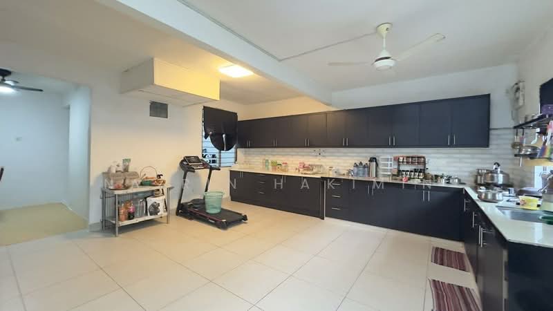 2-storey Terraced House for Sale in Bandar Saujana Putra (Tanjong Duabelas) - Nazrin Hakimin - Kitchen - PropertyGuru.com.my