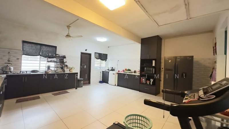2-storey Terraced House for Sale in Bandar Saujana Putra (Tanjong Duabelas) - Nazrin Hakimin - Kitchen - PropertyGuru.com.my