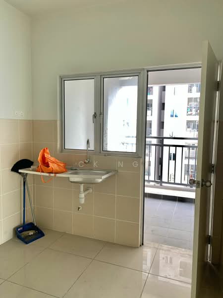 Servis Apartment untuk Dijual di Maxim Residences - CK Ng - Balcony - PropertyGuru.com.my