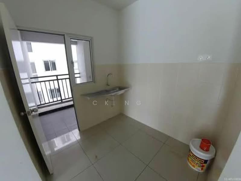 Kediaman Servis untuk Dijual di Maxim Residences - CK Ng - Balcony - PropertyGuru.com.my