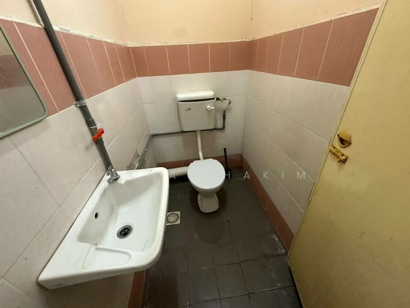 Apartment for Rent at Mentari Court - Lukman Hakim - Bathroom - PropertyGuru.com.my