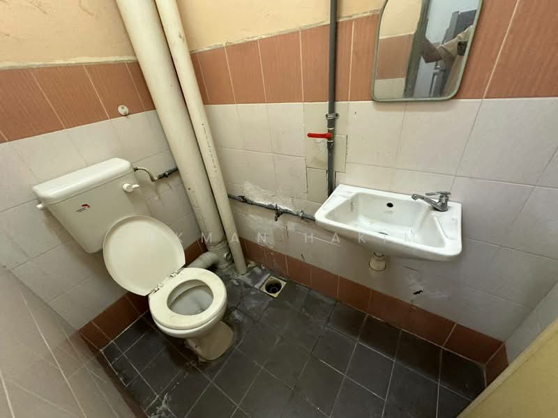 Apartment for Rent at Mentari Court - Lukman Hakim - Bathroom - PropertyGuru.com.my
