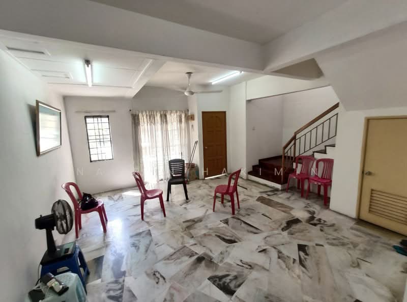2-storey Terraced House for Sale in Bandar Puncak Alam (Puncak Alam) - Nazrin Hakimin - Living Room - PropertyGuru.com.my