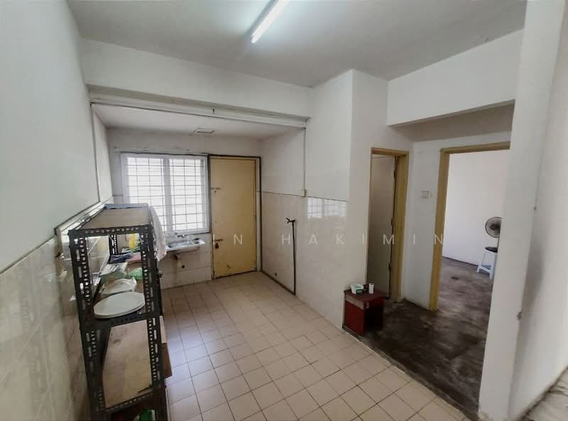 2-storey Terraced House for Sale in Bandar Puncak Alam (Puncak Alam) - Nazrin Hakimin - Kitchen - PropertyGuru.com.my