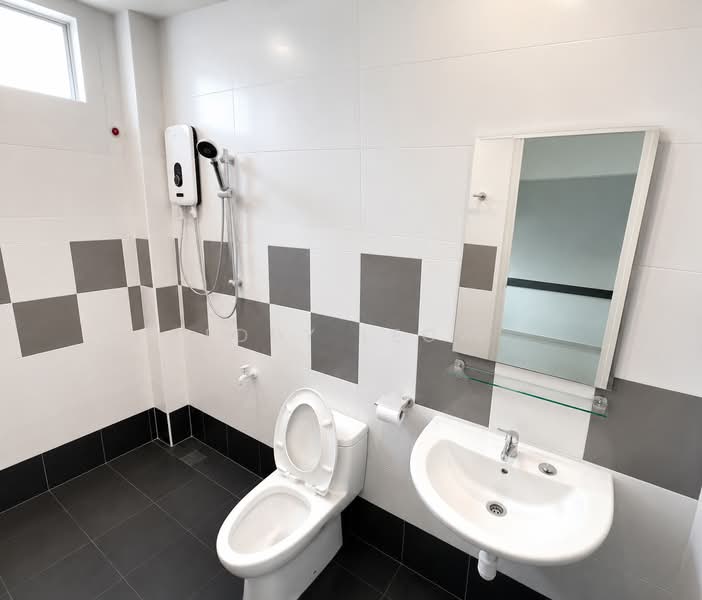 Semi-Detached House for Sale in Taman Klebang Utama (Klebang) - Eddy Leow - Bathroom - PropertyGuru.com.my