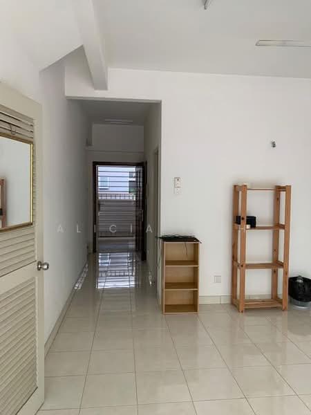 Townhouse for Rent in Kota Kemuning (Shah Alam) - Alicia Yeoh - Corridor - PropertyGuru.com.my