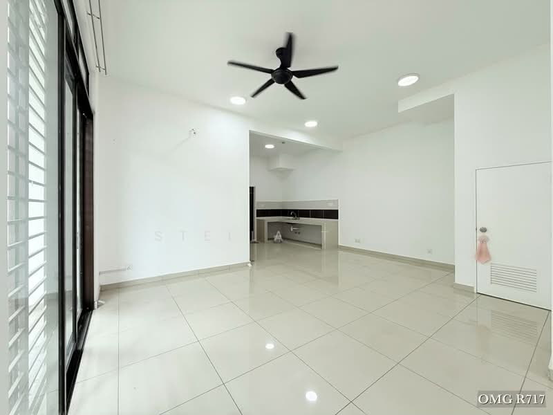 Rumah Teres 3 Tingkat untuk Dijual di Setia Utama (Setia Alam) - Stella Tan - Living Room - PropertyGuru.com.my