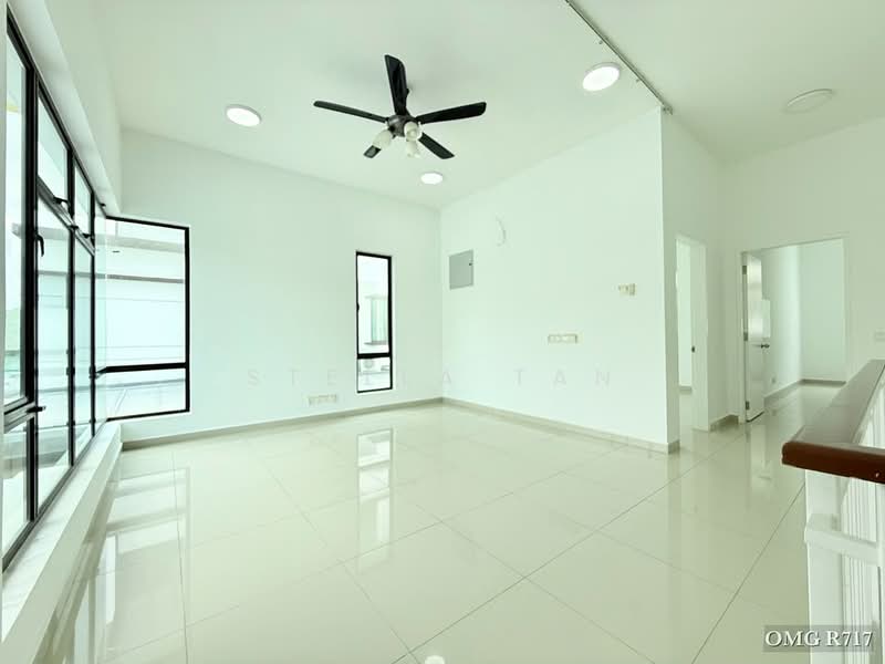 Rumah Teres 3 Tingkat untuk Dijual di Setia Utama (Setia Alam) - Stella Tan - Living Room - PropertyGuru.com.my