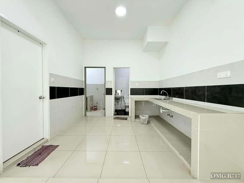 Rumah Teres 3 Tingkat untuk Dijual di Setia Utama (Setia Alam) - Stella Tan - Kitchen - PropertyGuru.com.my