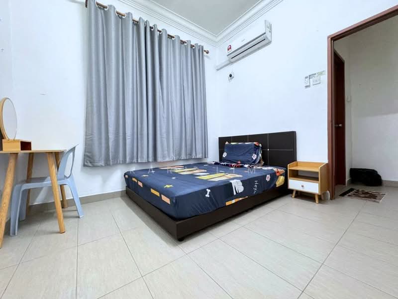 Rumah Teres 2 Tingkat untuk Dijual di Taman Bukit Kempas (Tampoi) - Karl Lim - Bedroom - PropertyGuru.com.my