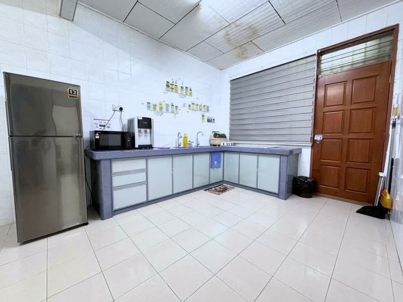 Rumah Teres 2 Tingkat untuk Dijual di Taman Bukit Kempas (Tampoi) - Karl Lim - Kitchen - PropertyGuru.com.my