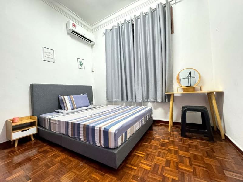Rumah Teres 2 Tingkat untuk Dijual di Taman Bukit Kempas (Tampoi) - Karl Lim - Bedroom - PropertyGuru.com.my