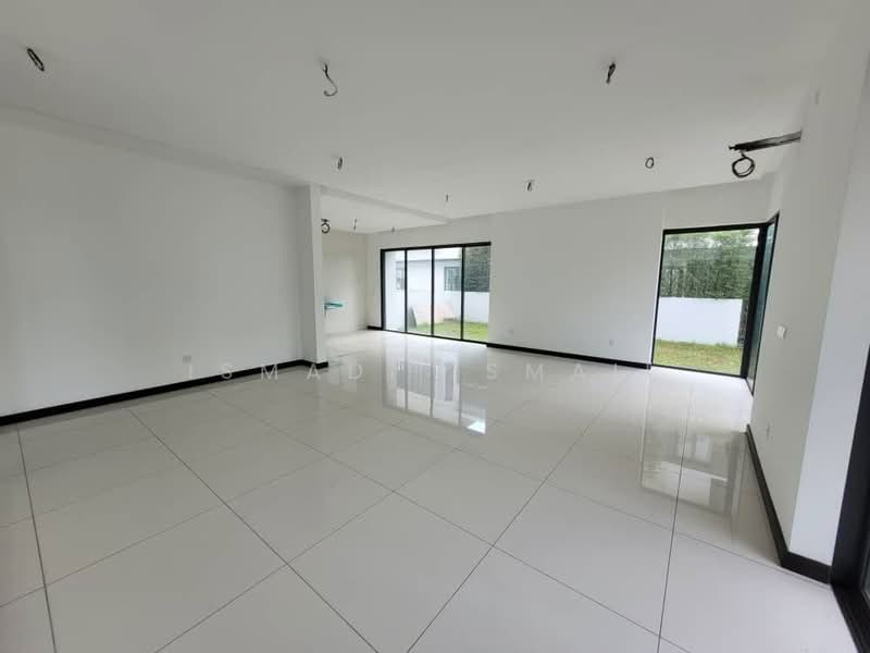 Rumah Banglo untuk Dijual di Elmina (Shah Alam) - Ismadi Ismail - Living Room - PropertyGuru.com.my
