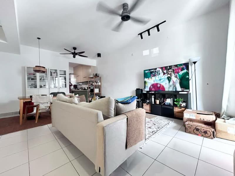 Rumah Teres 2-Tingkat untuk Dijual di Bandar Bukit Raja (Klang) - Nazrin Hakimin - Living Room - PropertyGuru.com.my