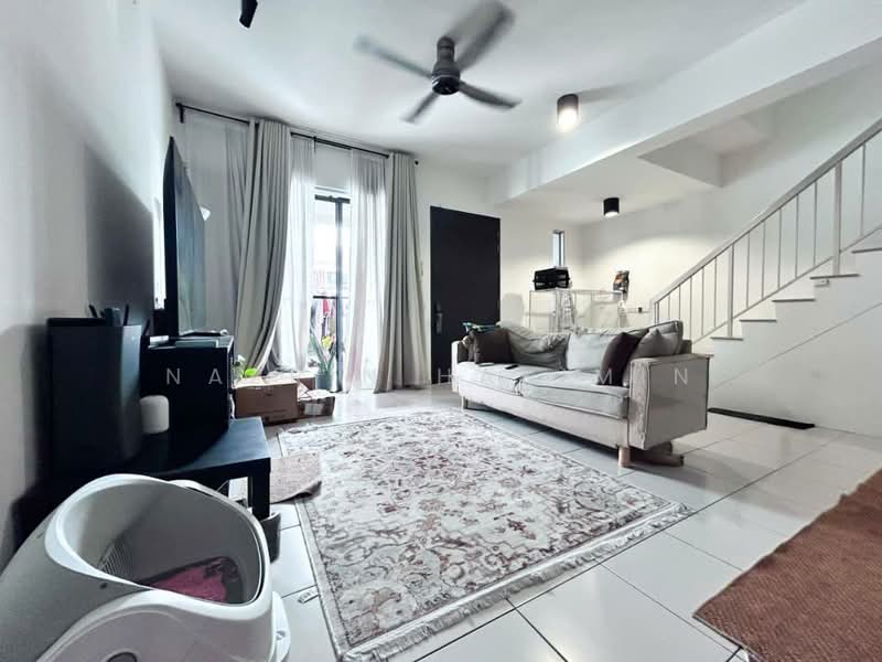 Rumah Teres 2-Tingkat untuk Dijual di Bandar Bukit Raja (Klang) - Nazrin Hakimin - Living Room - PropertyGuru.com.my