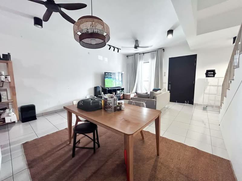 Rumah Teres 2-Tingkat untuk Dijual di Bandar Bukit Raja (Klang) - Nazrin Hakimin - Living Room - PropertyGuru.com.my