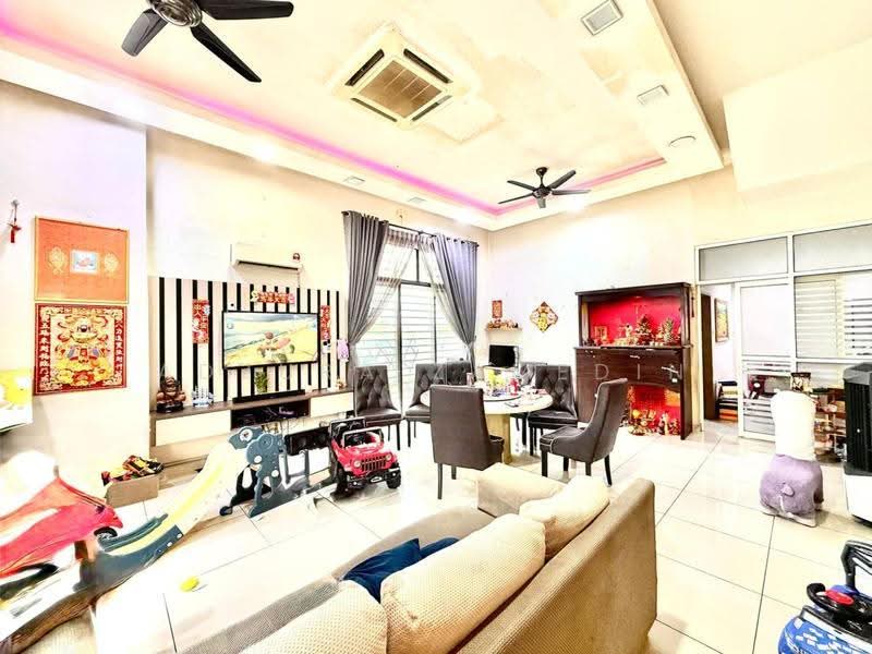 2.5-storey Terraced House for Sale in Puchong (Selangor) - Adzura Zamedin - Living Room - PropertyGuru.com.my