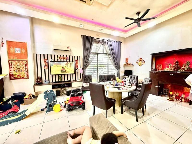 2.5-storey Terraced House for Sale in Puchong (Selangor) - Adzura Zamedin - Living Room - PropertyGuru.com.my