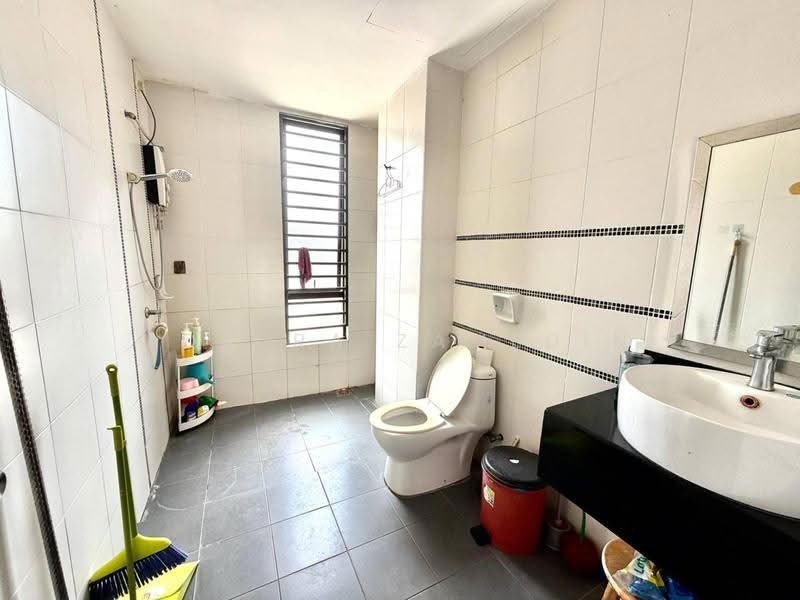 2.5-storey Terraced House for Sale in Puchong (Selangor) - Adzura Zamedin - Bathroom - PropertyGuru.com.my