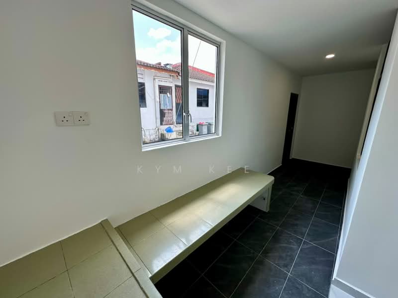 Rumah Teres 1 Tingkat untuk Dijual di Masai (Johor) - Kym Kee - Corridor - PropertyGuru.com.my